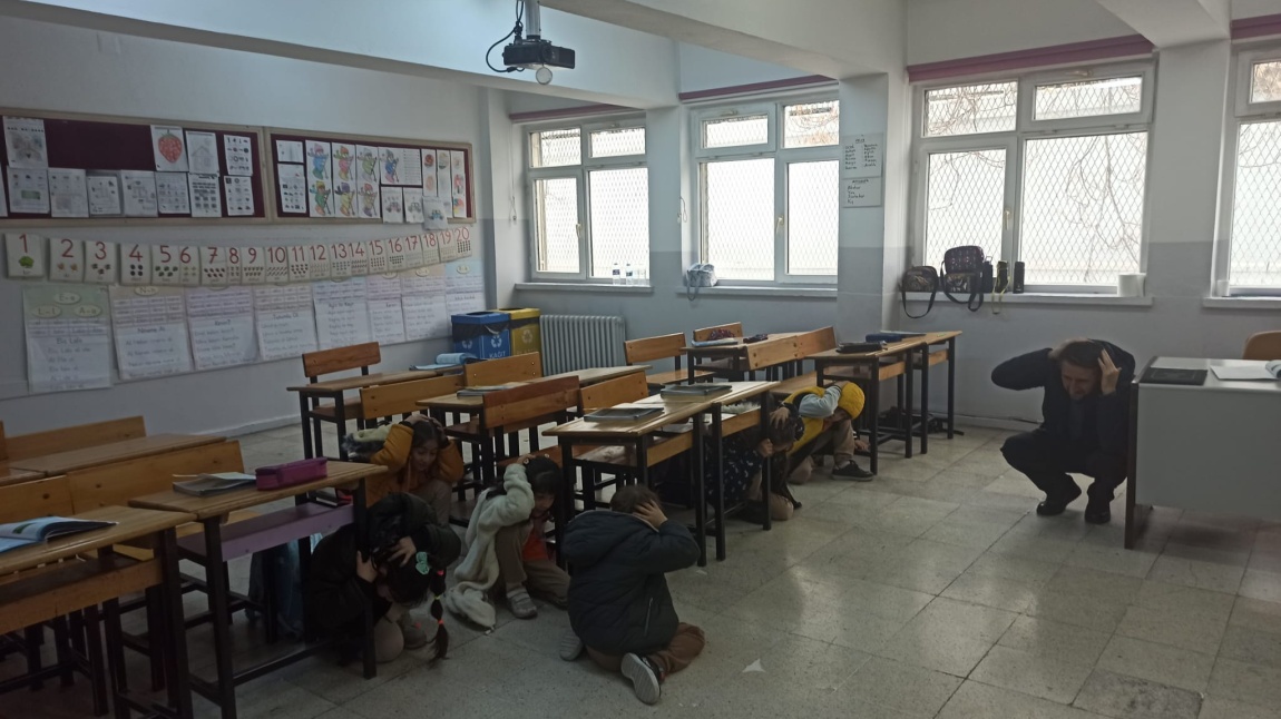  Okulumuzda  7 Mart Deprem Tahliye Tatbikatı yapıldı